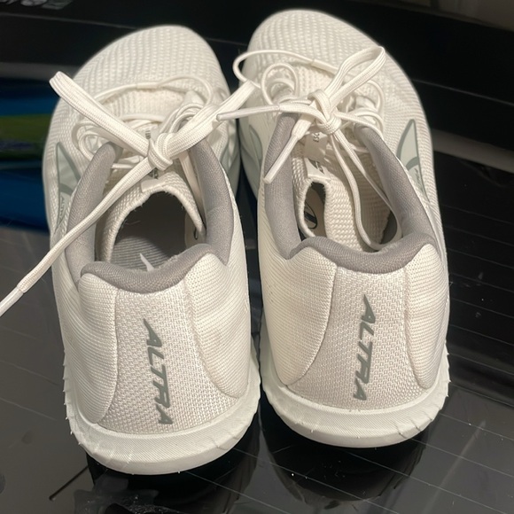 Altra Escalante 4 - Picture 3 of 8